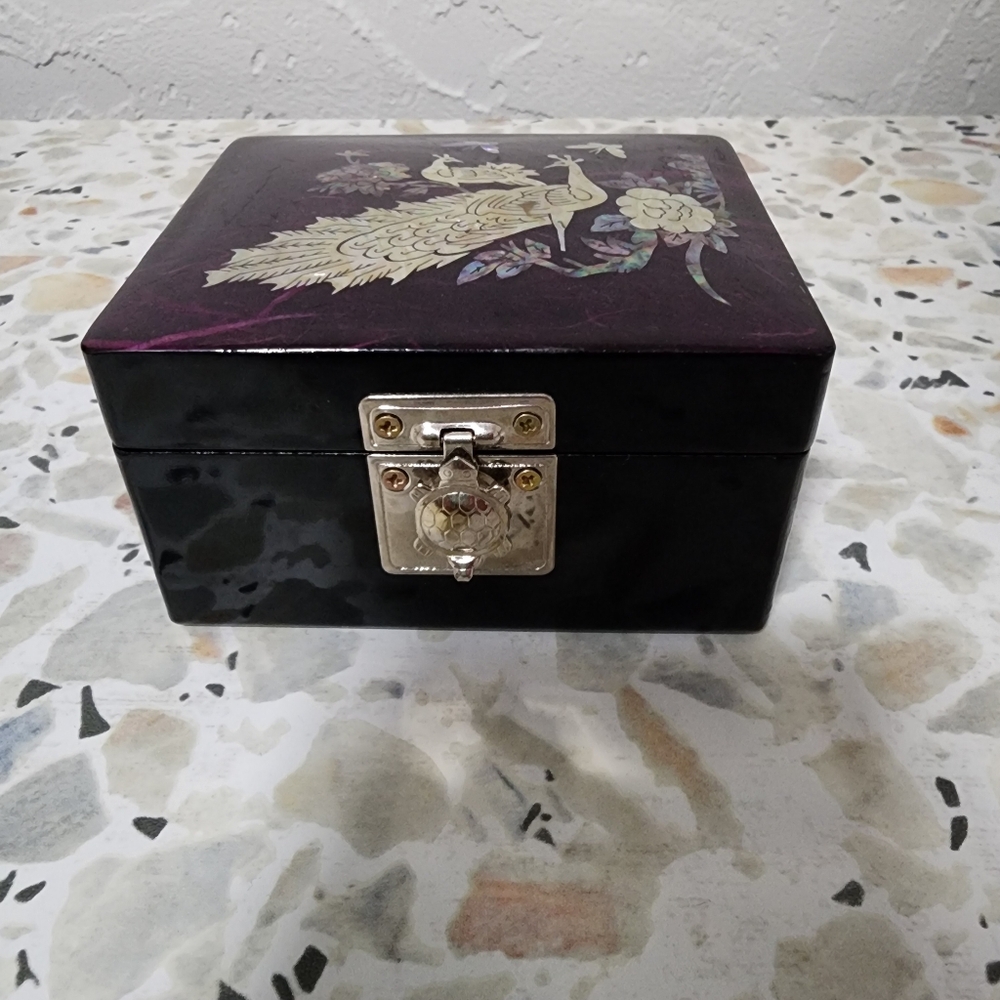 Mother of pearl Korean jewelry box - Picture 3 of 12